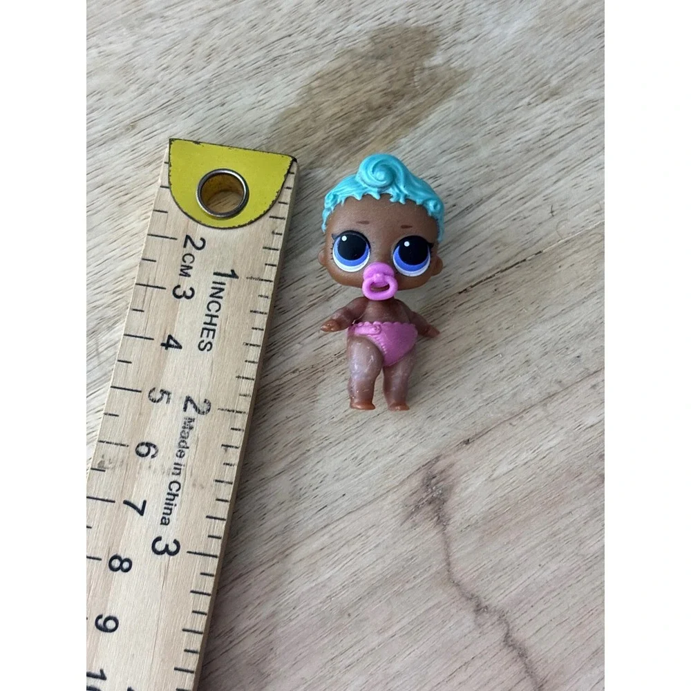 LOL Surprise Lil Sisters Lil Independent Queen Blue Hair Pink Pacifier Figure